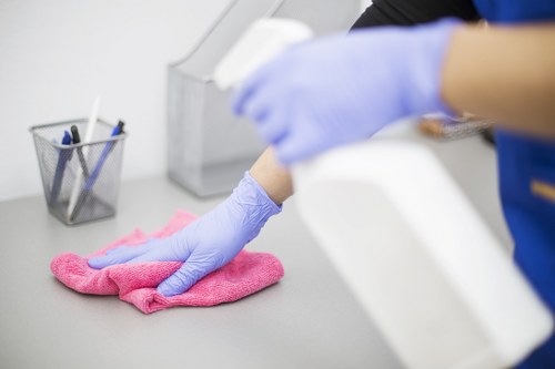 Bathroom deep cleaning during move out cleaning